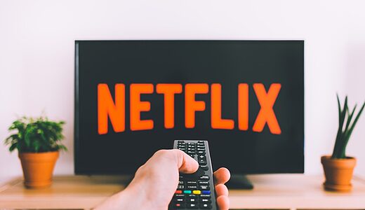 【2026年最新】Netflix・Amazonプライム・U-NEXT徹底比較｜料金・作品数・機能で選ぶならどれ？